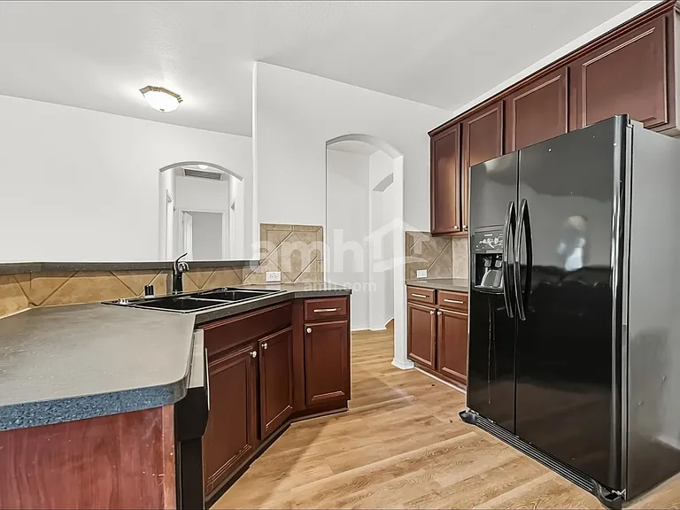 10702 Nantucket Dr — Photo 3