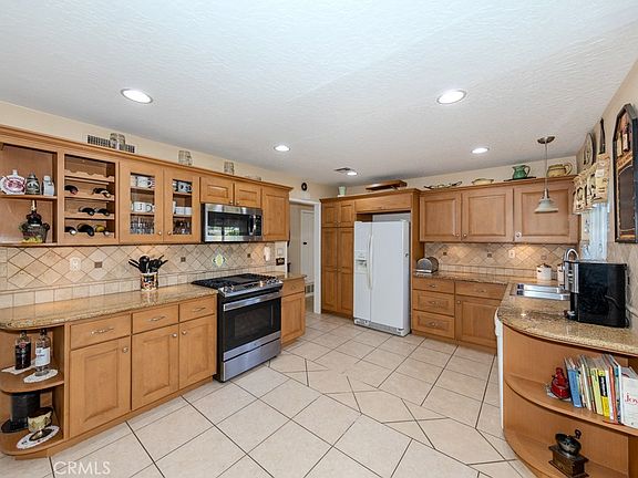 2nd image of 142 N Pinney Dr