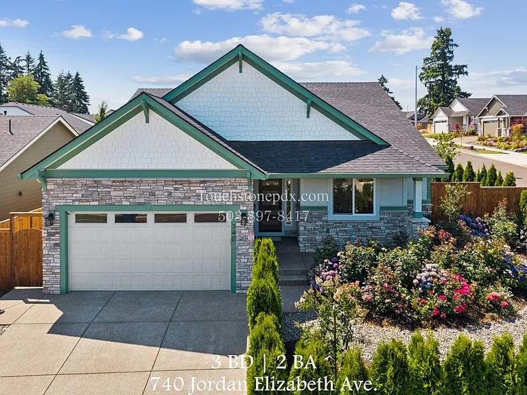 740 Jordan Elizabeth Ave SE — Photo 1
