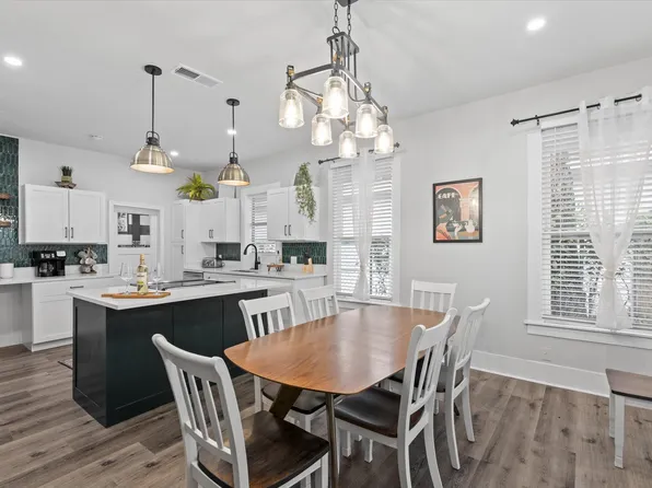 711 W Knox St, Ennis, TX 75119