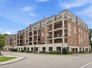 3000 Royal Court #3206, North Hills, NY 11040
