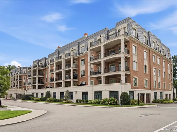 3000 Royal Court #3206, North Hills, NY 11040