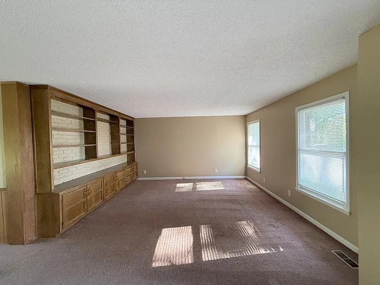 6079 Wall Triana Hwy — Photo 9
