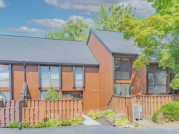 2nd image of 4832 Crazy Horse Ln #4