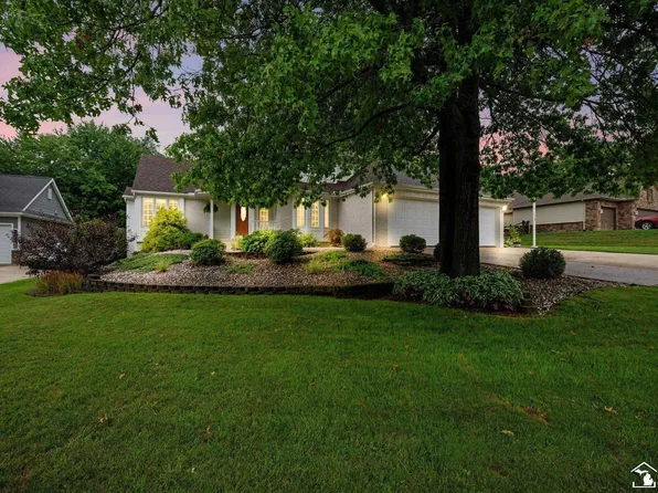 9085 Legacy Ct, Temperance, MI 48182