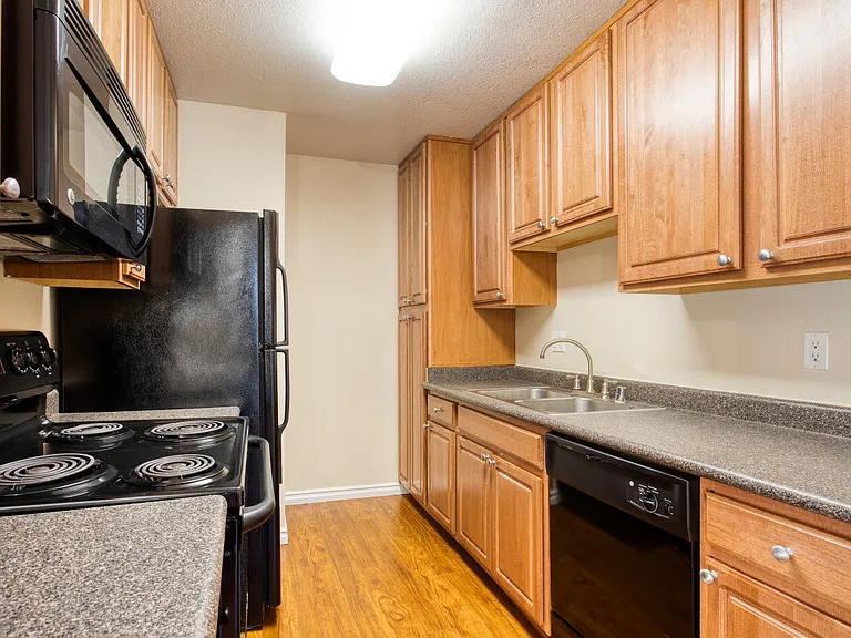 IMT Pleasant Hill — Photo 11