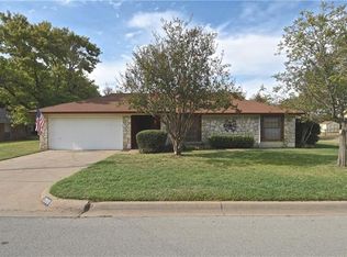 1209 3rd St, Granbury, TX 76048