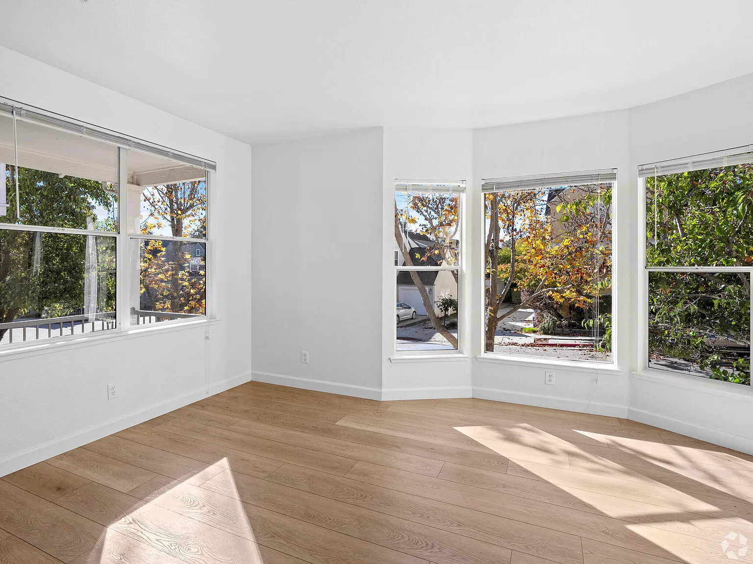 2 bed, 900 sqft, $3,875 — Photo 1