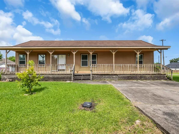 831 Easy St, La Porte, TX 77571