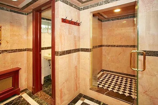 Sold by Madeleine Realty Ltd. | media 2