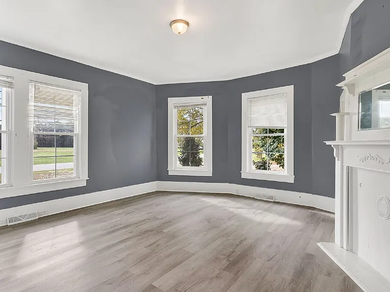 409 Meadow Rd — Photo 8