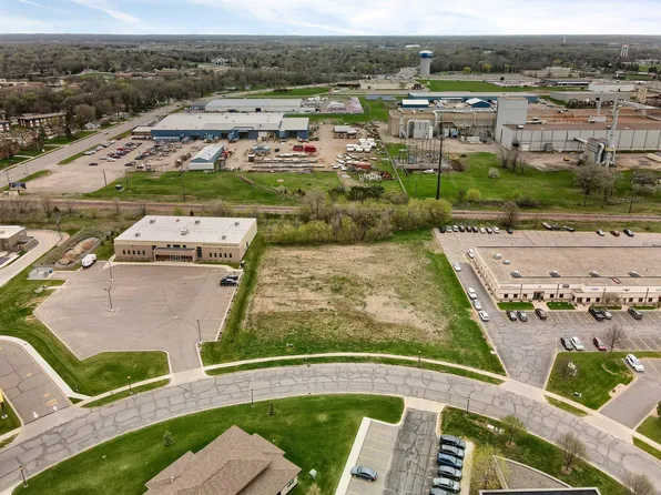 452 Great Oak Dr, Waite Park, MN 56387