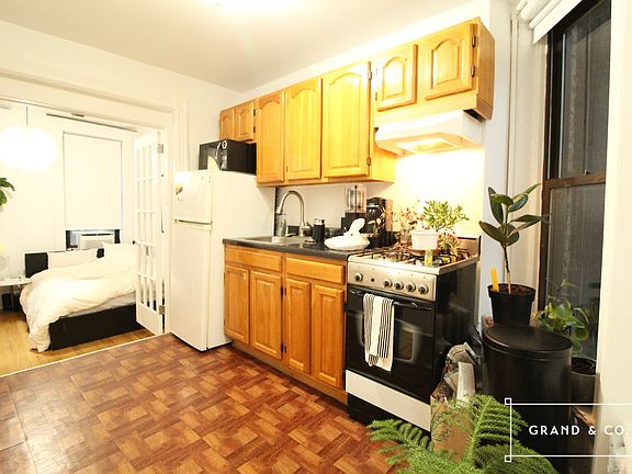 3rd image of 120 Mac Dougal St #16