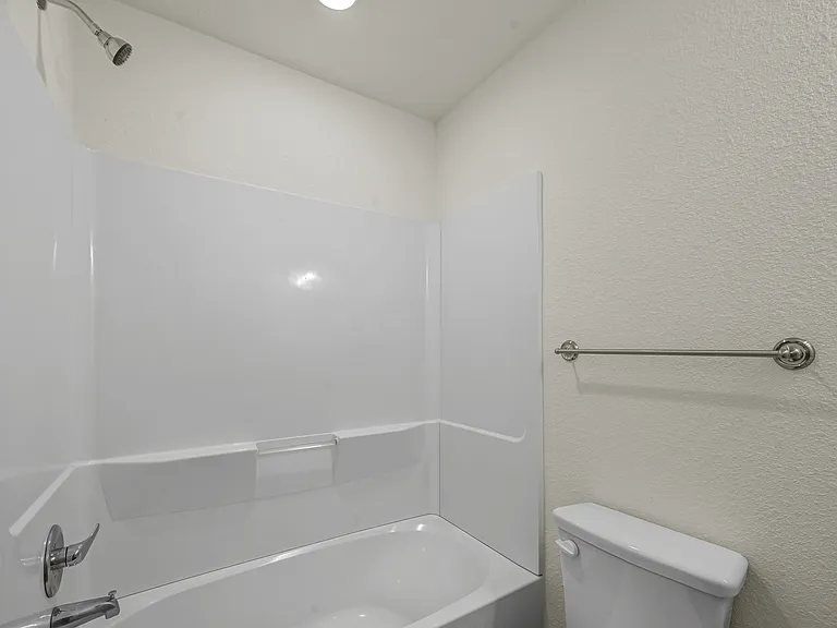 105 SE 4th St #2 — Photo 6