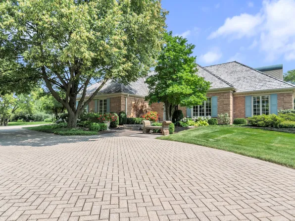 1806 Midwest Club Pkwy, Oak Brook, IL 60523