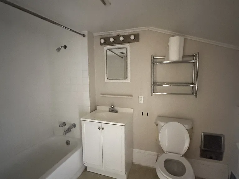 1411B E Central Blvd — Photo 9
