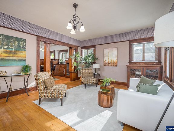 5th image of 820 4th Ave SW