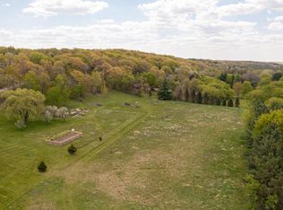 6038 Donegal Rd, Hartford, WI 53027