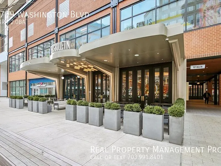 2799 Washington Blvd — Photo 32