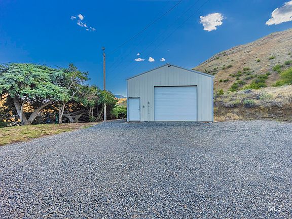 4th image of 161 Cemetery Rd