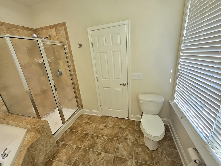 Another angle of second suite bath.