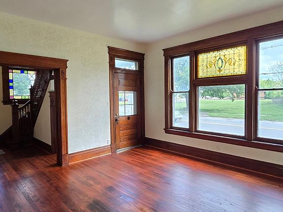 3rd image of 304 W Main St