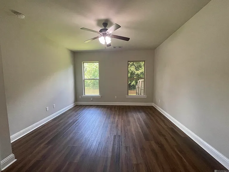 1303 Hickory Creek Dr — Photo 18