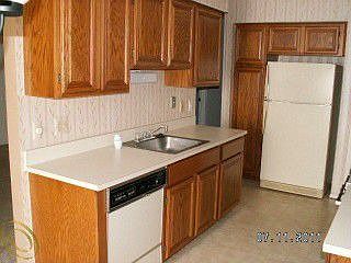 4th image of 7628 Woodview Dr #17
