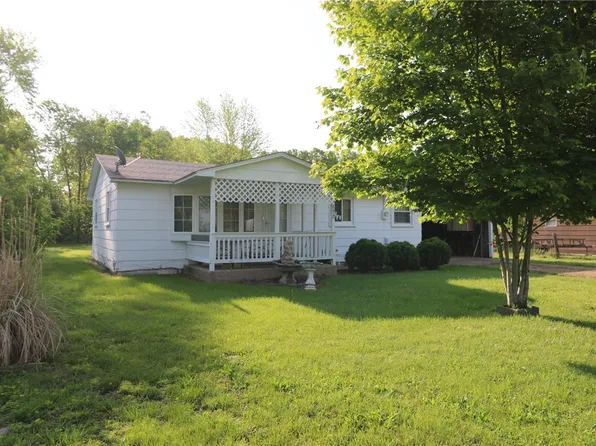 802 Old Springfield Rd, Bourbon, MO 65441