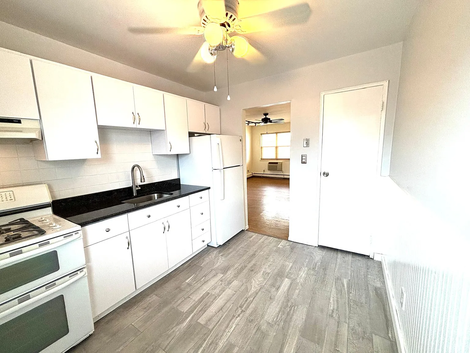 2 bed, $2,450 — Photo 2