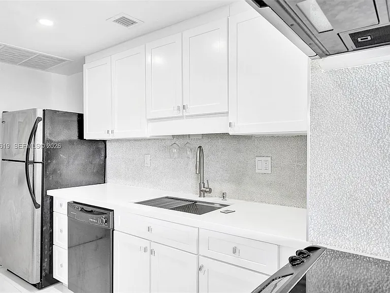 880 NE 69th St #5G — Photo 10