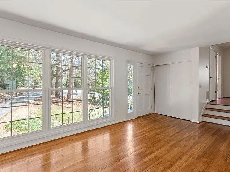 2866 Highland Dr SE — Photo 2