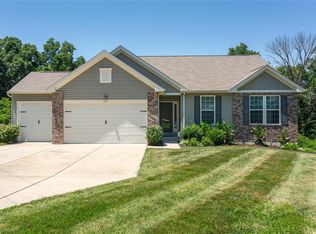 27 Eastview Dr, Fenton, MO