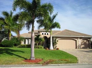 911 Palmetto Pointe Cir, Cape Coral, FL 33991
