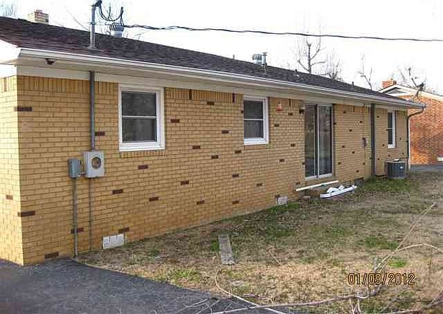 2nd image of 400 NW 4th St
