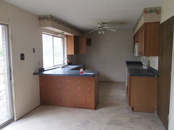 3rd image of 303 Linkhaven Dr