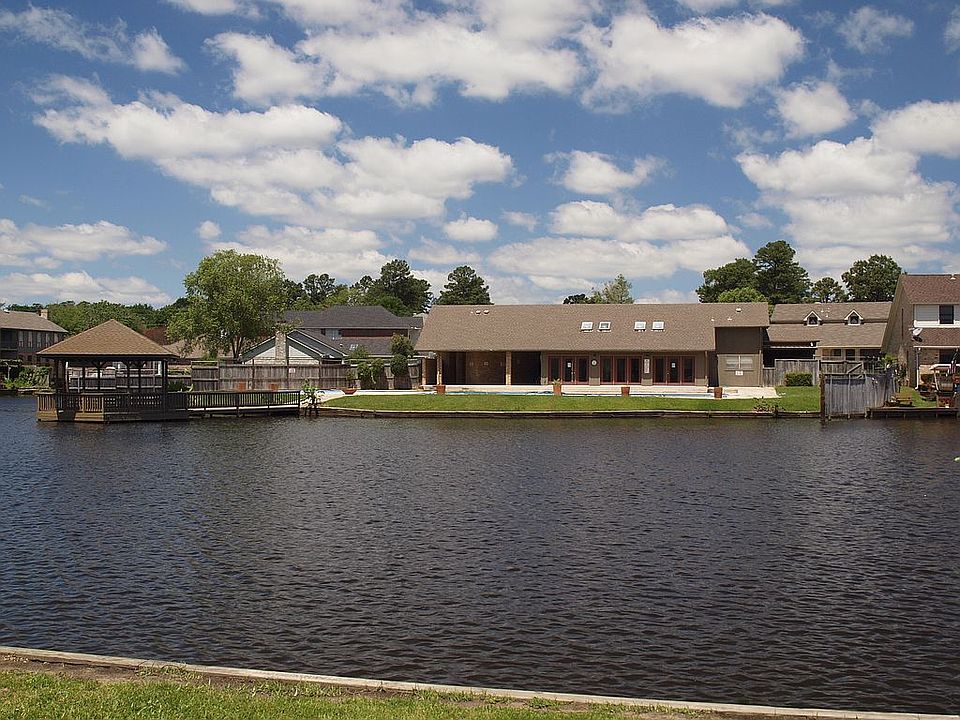 Clubhouse & pool
