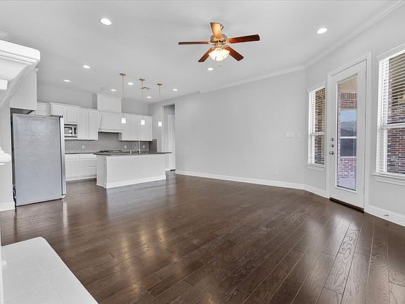 4th image of 698 Pendle Forest Dr