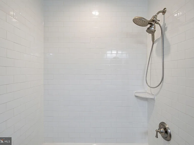 12087 Edgemere Cir — Photo 32