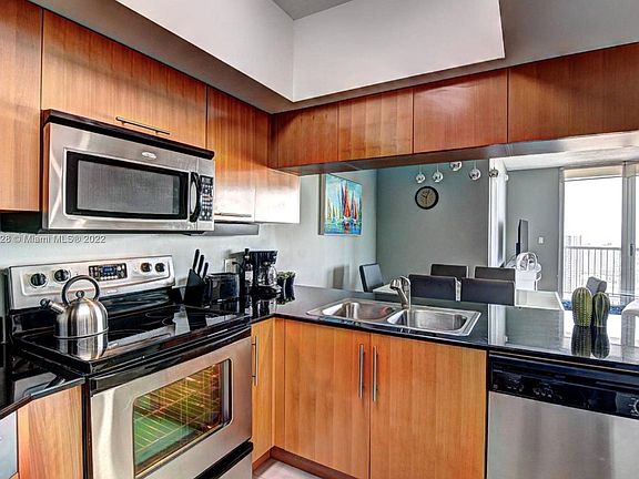 3rd image of 1751 N Bayshore Dr Floor 17