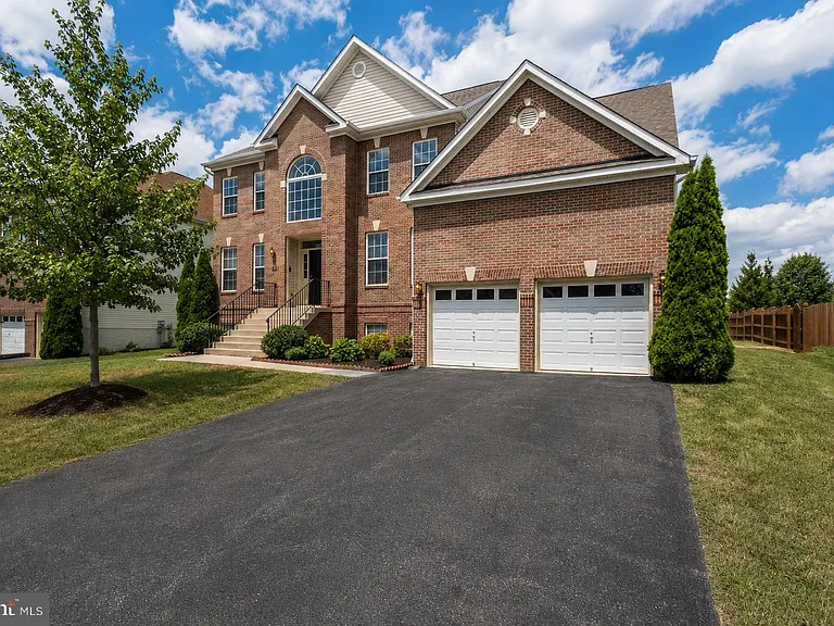120 Nassau Dr — Photo 29