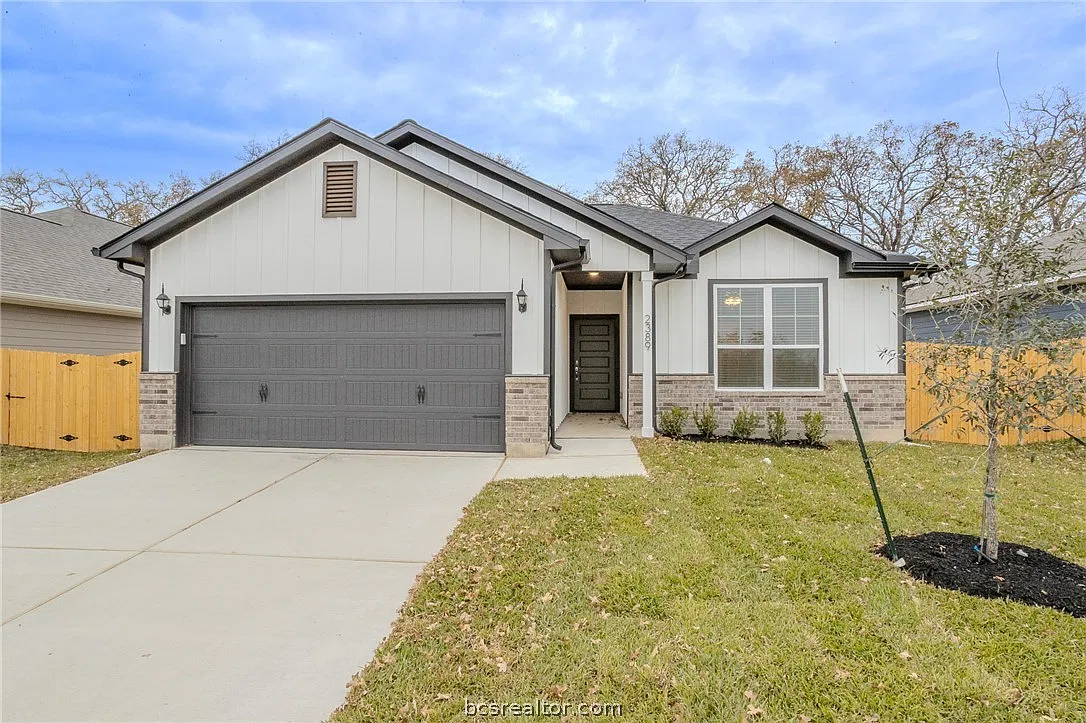 4 bed, 1561 sqft, $1,900 — Photo 1