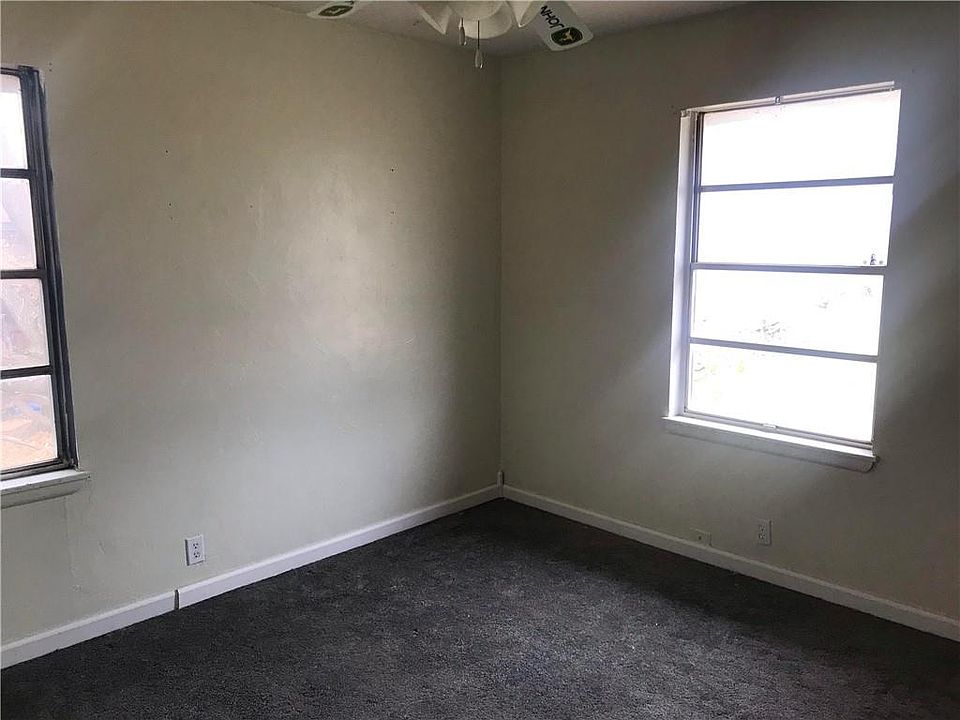 2nd image of 105 Spruce Ave
