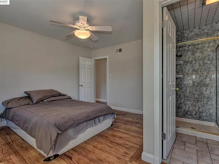 33128 Hemlock Dr — Photo 8