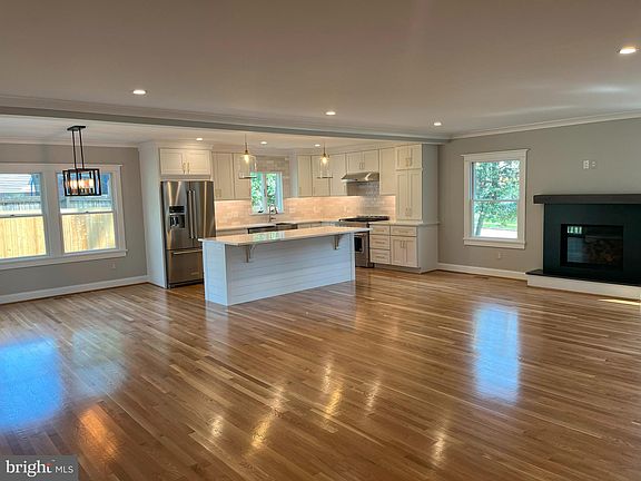3rd image of 8619 Cushman Pl
