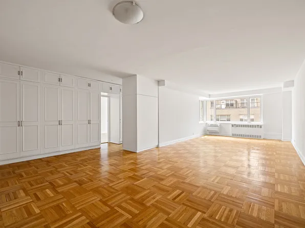 411 East 53rd Street 12D image 2 of 14