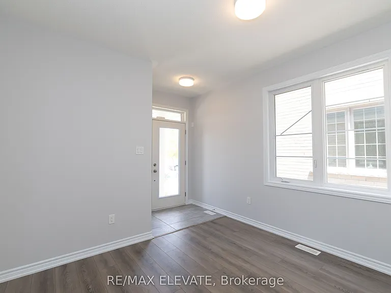 484 Trevor St — Photo 10