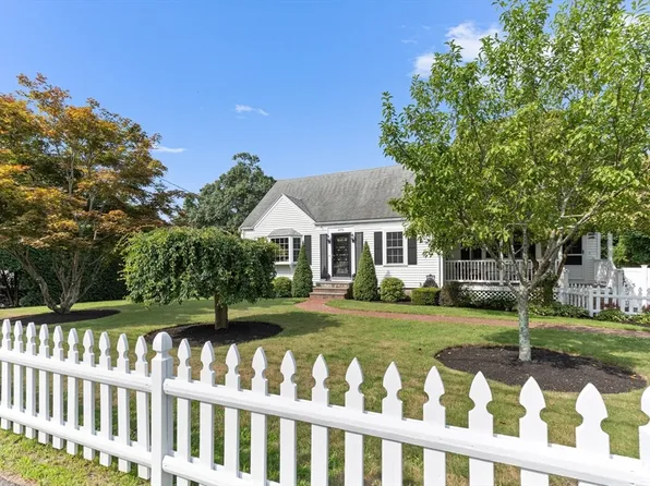 879 Plymouth St, Abington, MA 02351