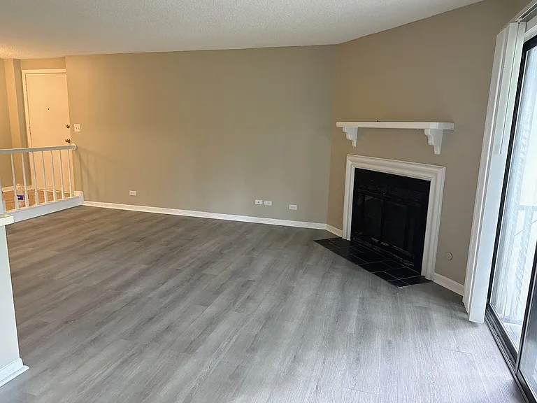 5S470 Scots Dr #D — Photo 4