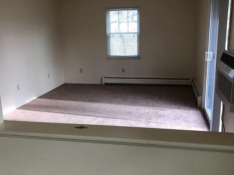 300 Sheridan Park — Photo 11
